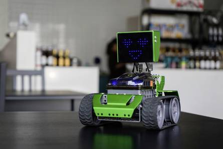Roboter mit Ketten