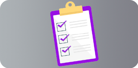Auf dem Bild erkennt man ein lila Klemmbrett mit Papier und drei Checkboxen. Jede Checkbox enthält ein lila Häkchen.